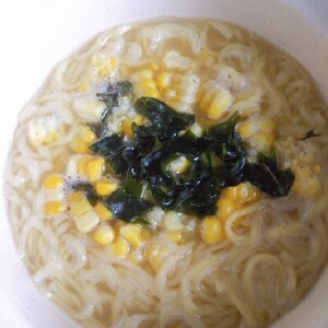 わかめとコーンのバター塩ラーメン